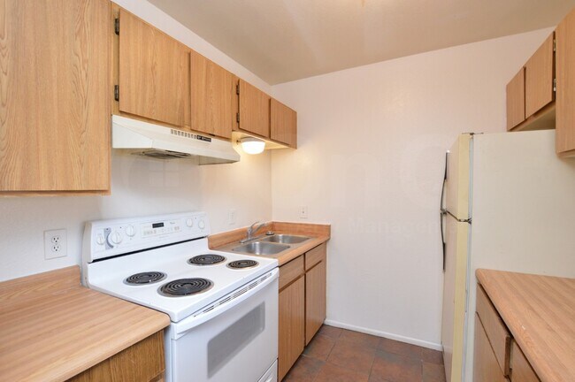 Building Photo - 317 N 93rd St