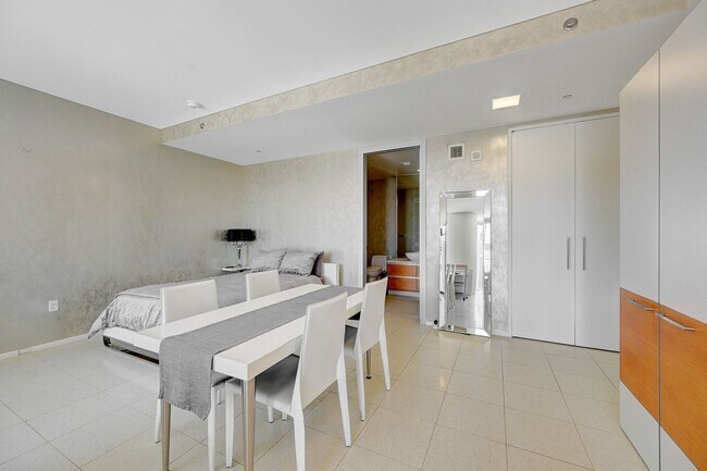 Building Photo - Veer Towers 2007W- Strip/City Views from this Stunning Studio 1/ba Residence