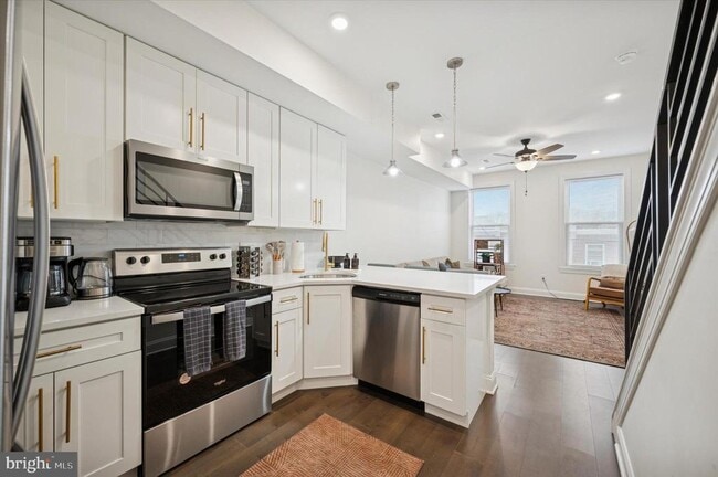 Building Photo - 3958 Mt Vernon St