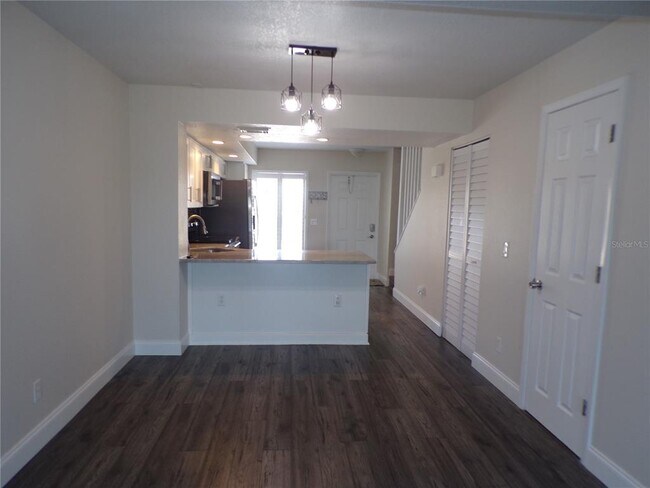 Foto del edificio - 26300 Rampart Blvd