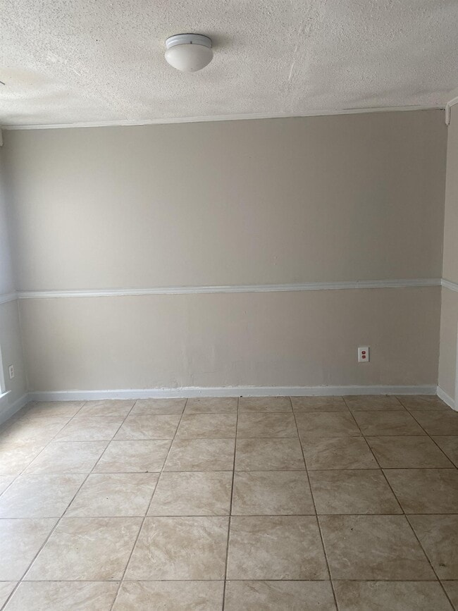 Building Photo - 731 Fox Ridge Rd