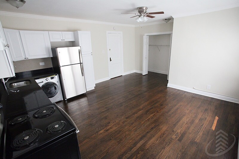 Primary Photo - 3345 N Marshfield Ave