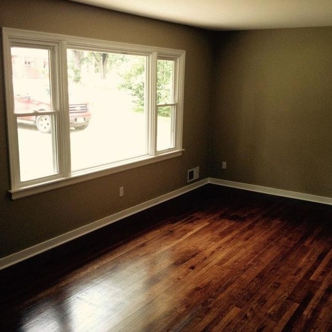 Building Photo - 2307 Queen Ridge Dr