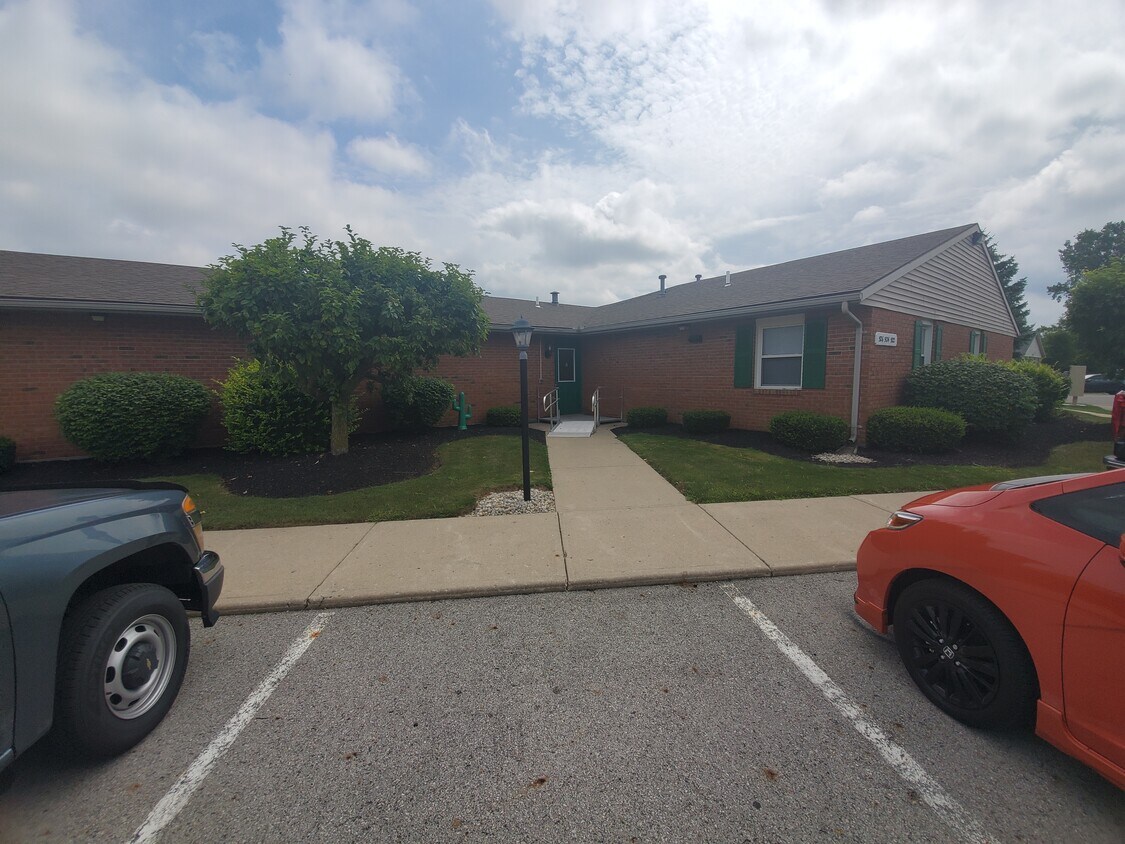 Senior Living Apartment - 524 Stonecastle Ct