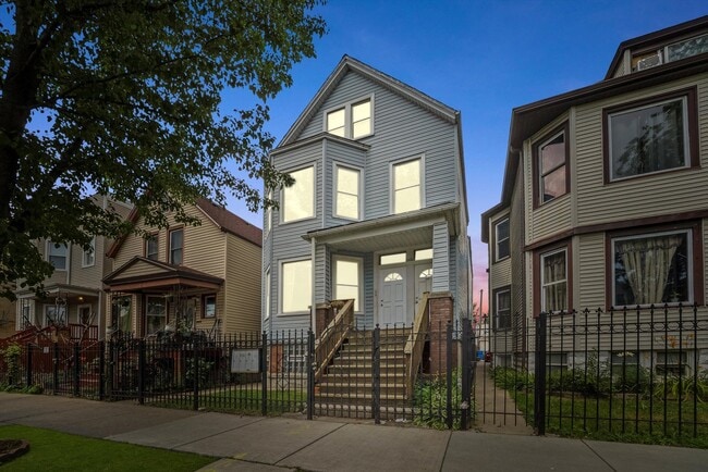 Foto del edificio - 2418 N Lawndale Ave