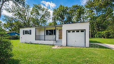 Building Photo - 5726 Ovella Rd