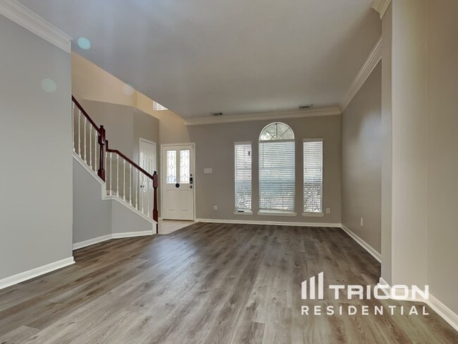 Building Photo - 9003 Cypress Square Dr
