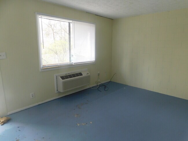Building Photo - 1215 Shields Ferry Rd