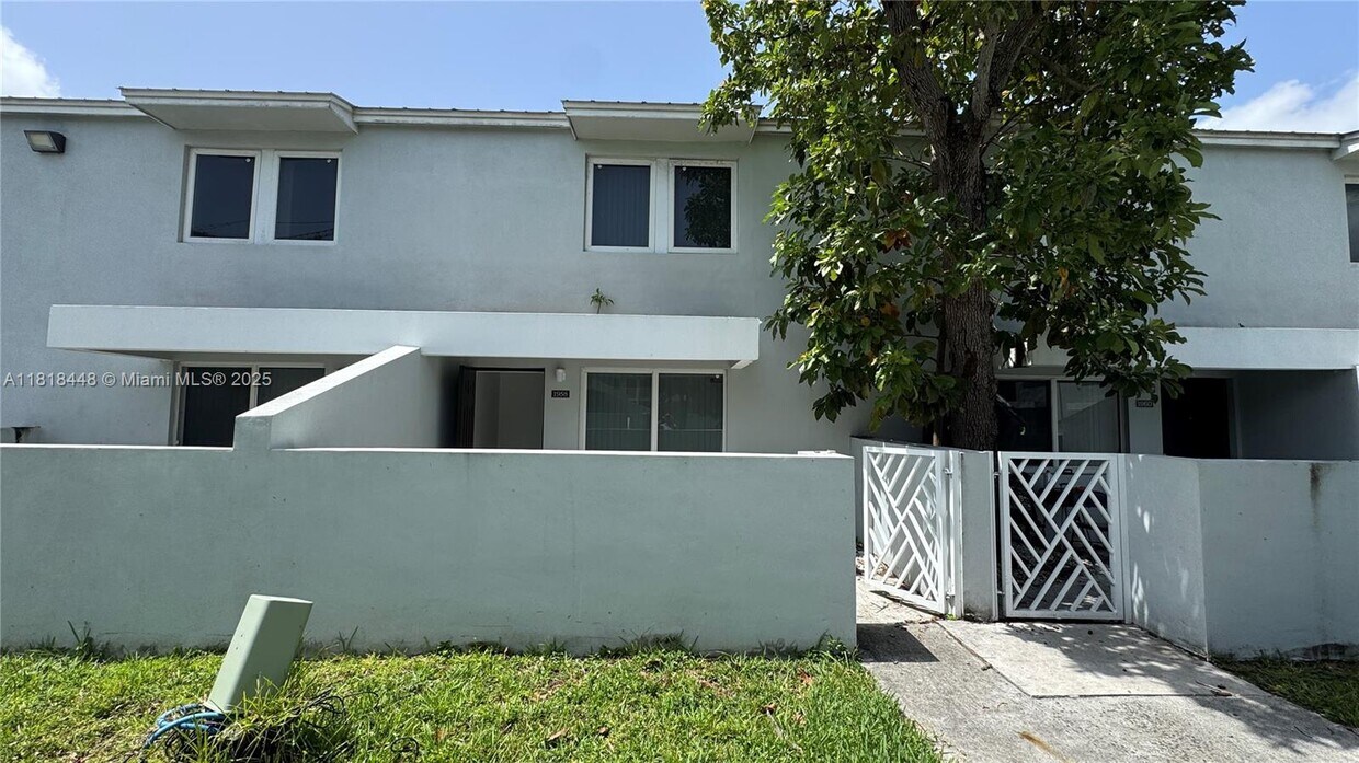 Foto principal - 1958 NW 4th Ct