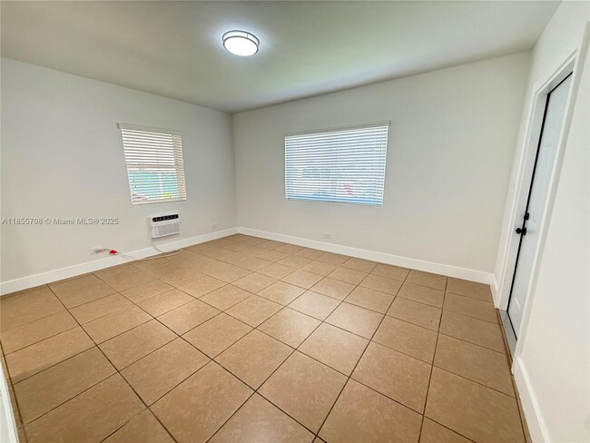 Foto del edificio - 2215 Madison St