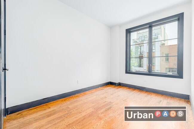 Foto del edificio - 893 Willoughby Ave