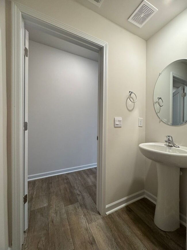 Building Photo - Brand New 4BR 2.5BA Townhome