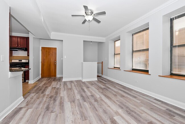 Building Photo - Three Bedroom in South Shore