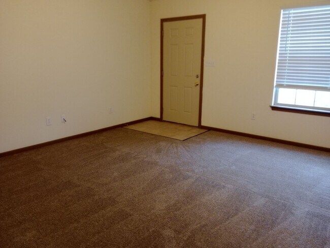 Foto del edificio - 505-507 Glenstone Dr.