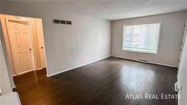 Foto del edificio - 6650 Maywood Ave
