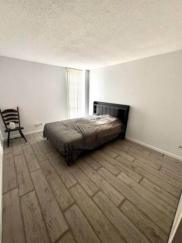 Foto del edificio - 1043 S York Rd