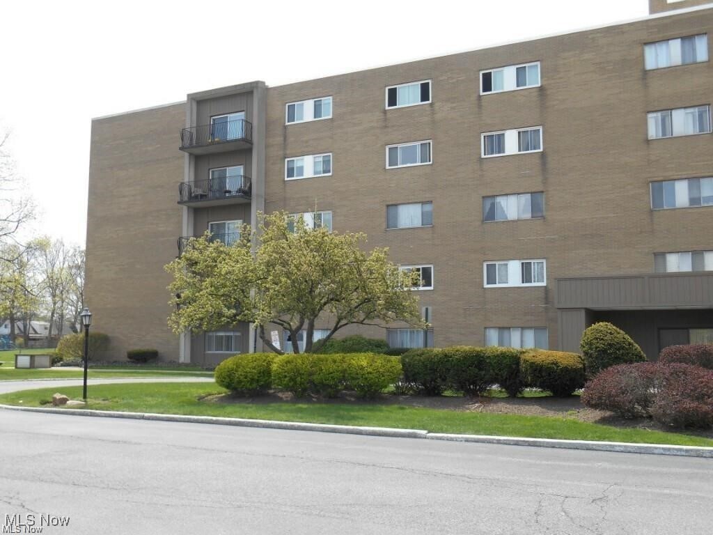 Foto principal - 20333 Detroit Rd