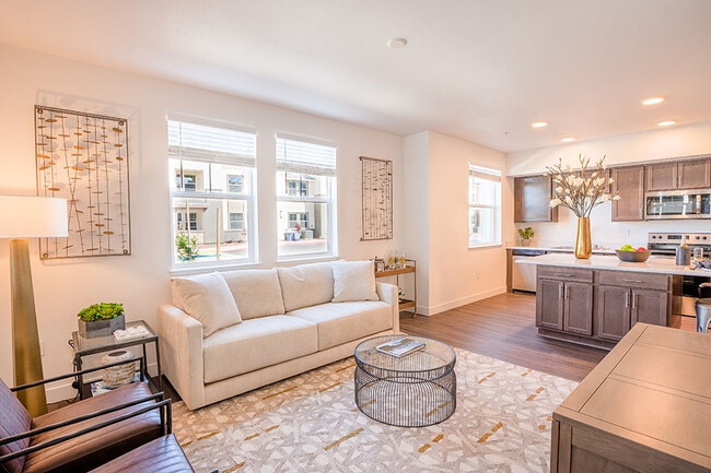 Foto del edificio - EATON RANCH APARTMENTS