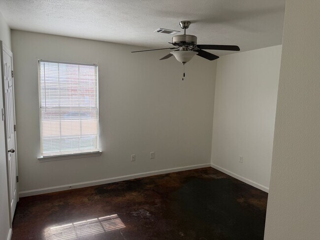Foto del edificio - 2 Bed 2 Bath Duplex