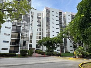 Building Photo - 17021 N Bay Rd