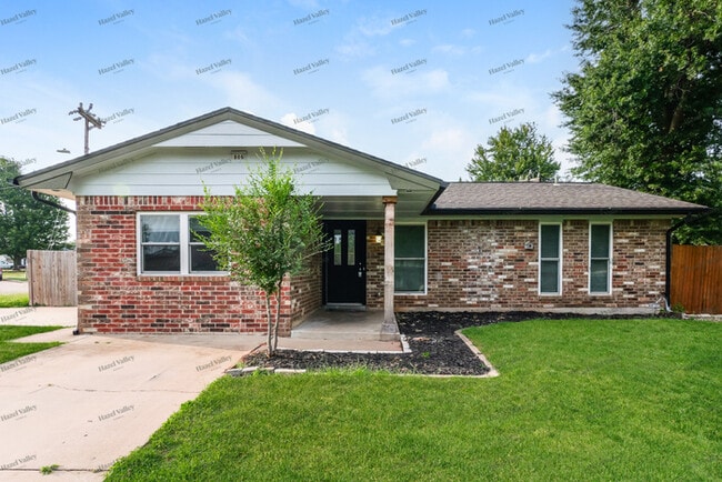 Photo - 806 S Meadow Ln (Mustang, OK) House