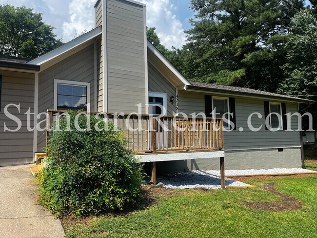 Building Photo - Ranch with Large Yard!