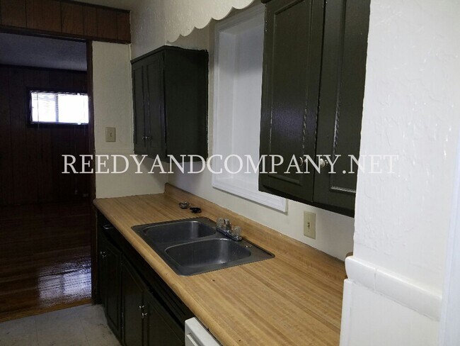 Foto del edificio - 1324 Wells Station Rd