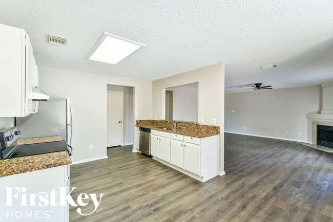 Building Photo - 6635 Meadow Fawn Dr