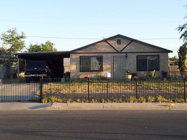 Building Photo - Lovely 3 Bedroom 2 Bathroom Home!