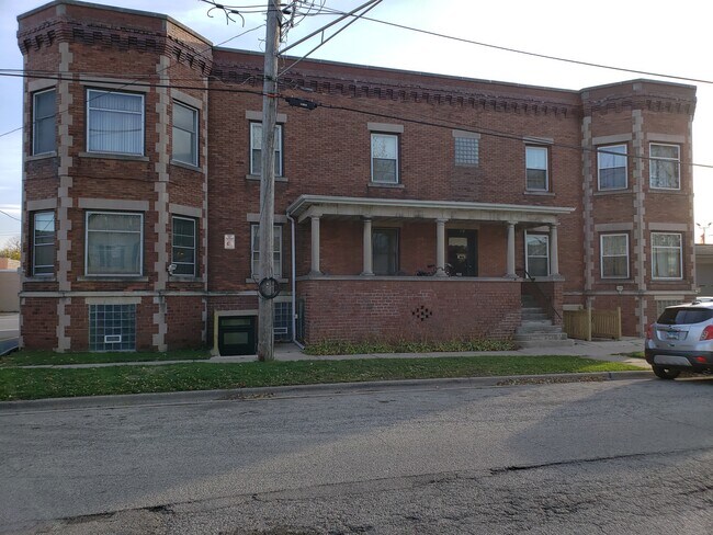 718 John Street, Joliet - 718 John St