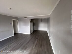 Building Photo - 555 S Royal Crest Cir