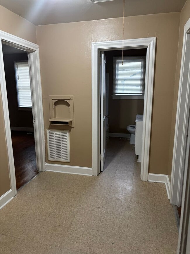 Building Photo - 221 Pleasant Ridge Ave