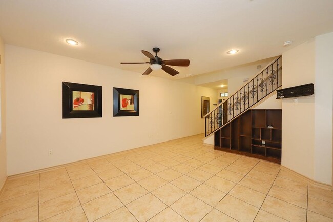Building Photo - 9813 Sandhill Dr