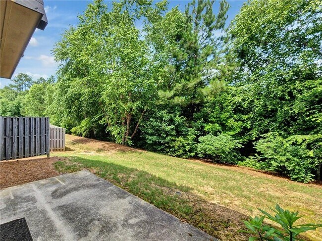 Foto del edificio - 2121 Greencrest Cir