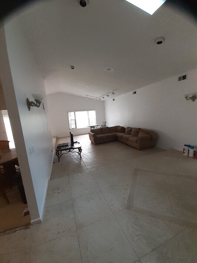 Foto del edificio - 2482 SE Drayton Rd