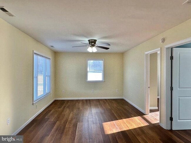 Building Photo - 10350 N Claiborne Rd