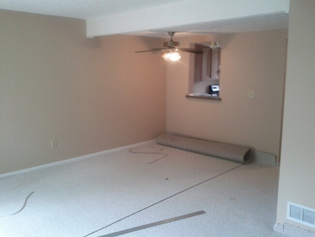 Building Photo - 3232 Pebblebrook Ln