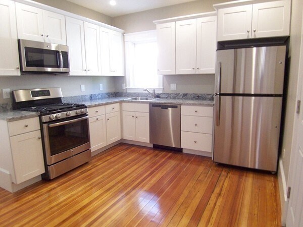 Building Photo - 14 Varnum St