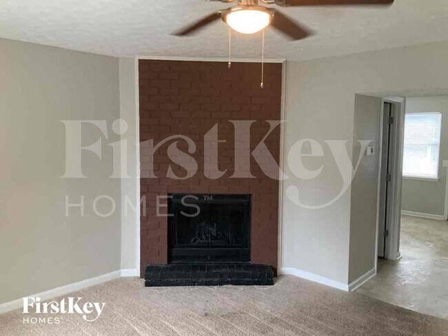 Building Photo - 990 Green Valley Dr NW