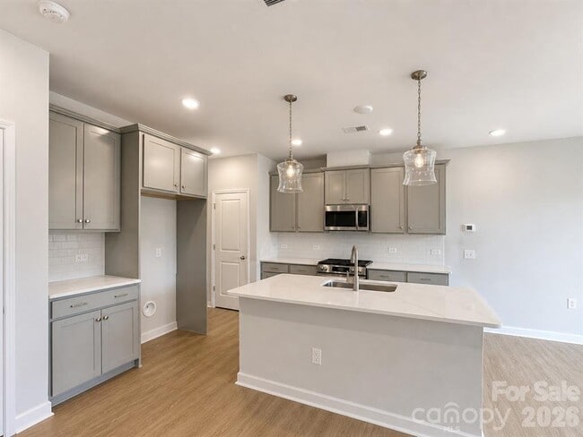 Building Photo - 579 Cape Cod Way