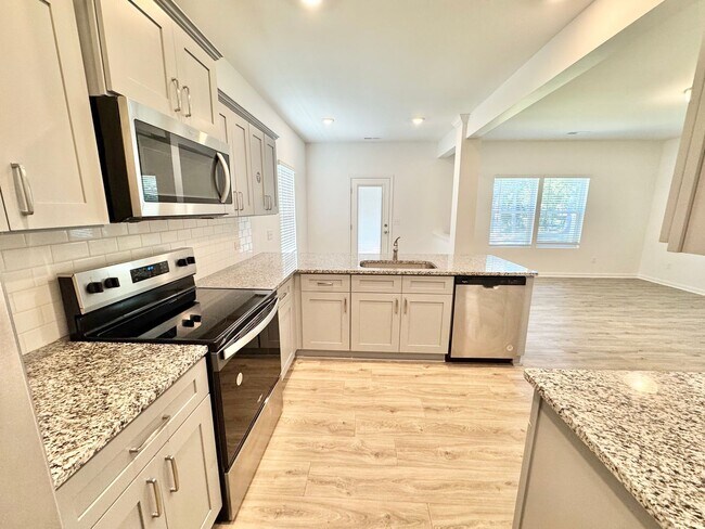 Foto del edificio - Available December 8th — Beautiful & Spacious 3BR/2.5BA Home minutes from shopping and  I-85