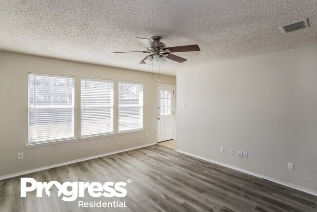 Building Photo - 1613 White Oak Rd