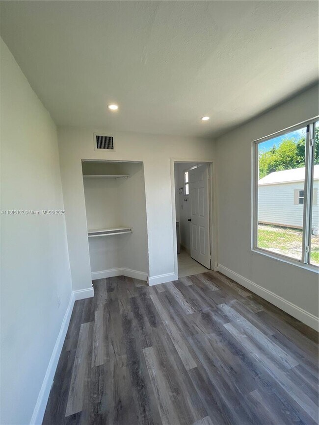 Foto del edificio - 7721 NW 10th Ave