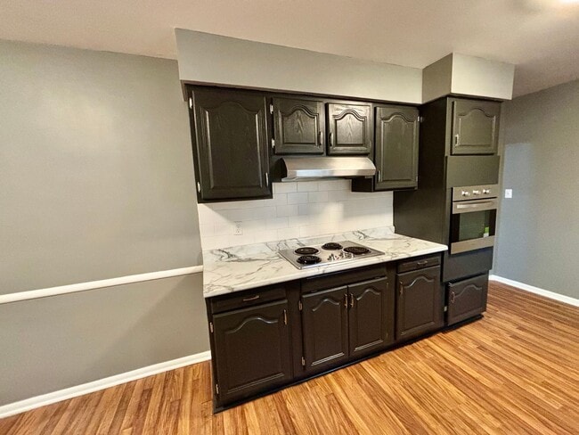 Foto del edificio - $1395 Charming 3-Bedroom Ranch Near Ball State & Ball Memorial!