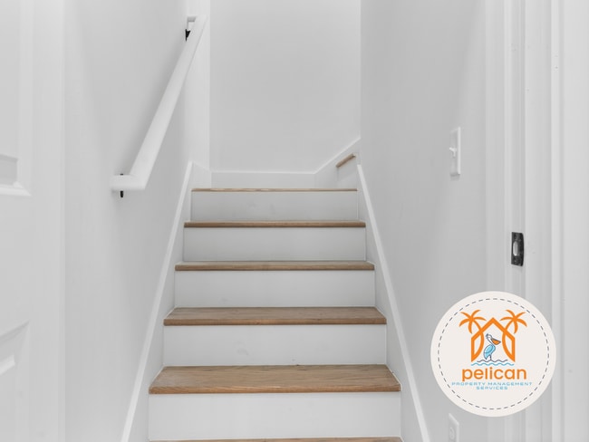 Foto del edificio - Striking 2BR / 2BA Home with Soaring Vaulted Ceilings