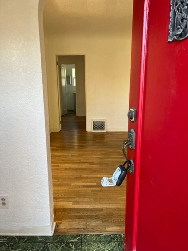 Foto del edificio - 4 br, 3 bath House - 901  C Street