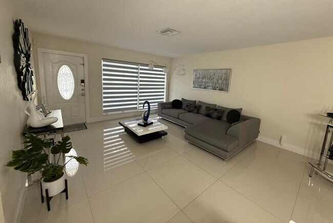 Foto del edificio - 3139 Egremont Dr