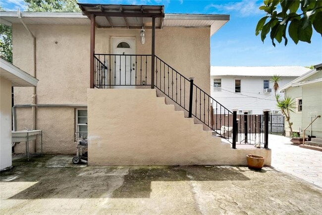 Building Photo - 1212 E Columbus Dr