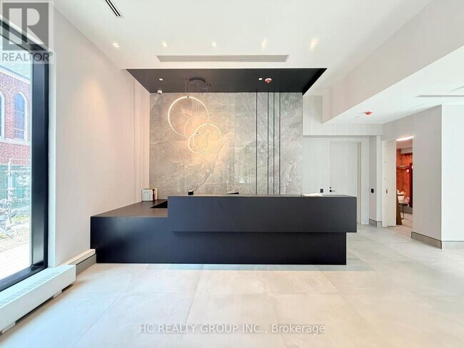 Building Photo - 609 Sherbourne St
