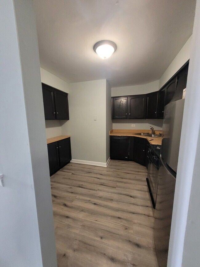 Building Photo - 157 S Gregory St